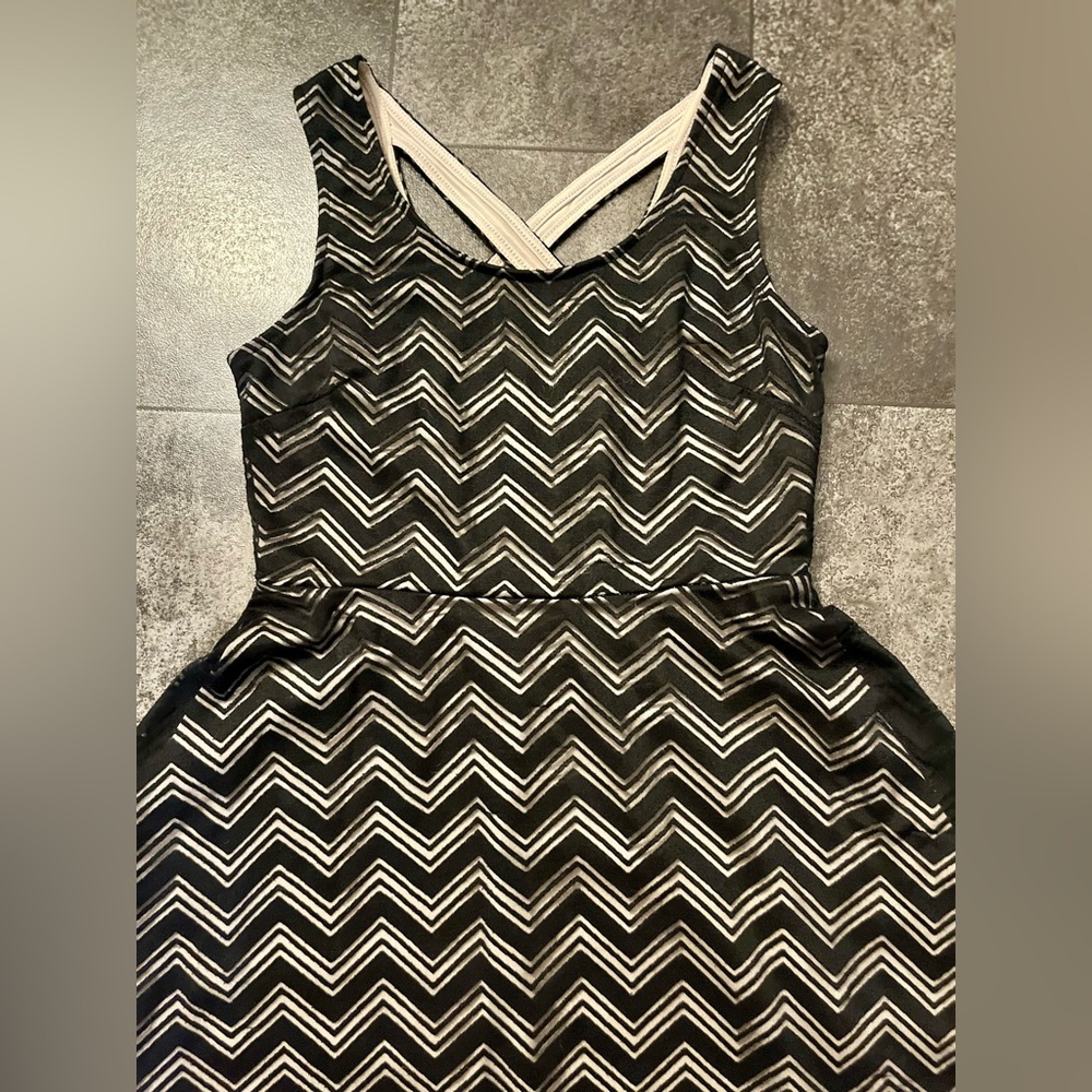 Sus* Candie’s Black and Tan Chevron Sleeveless Dress - Picture 2 of 11